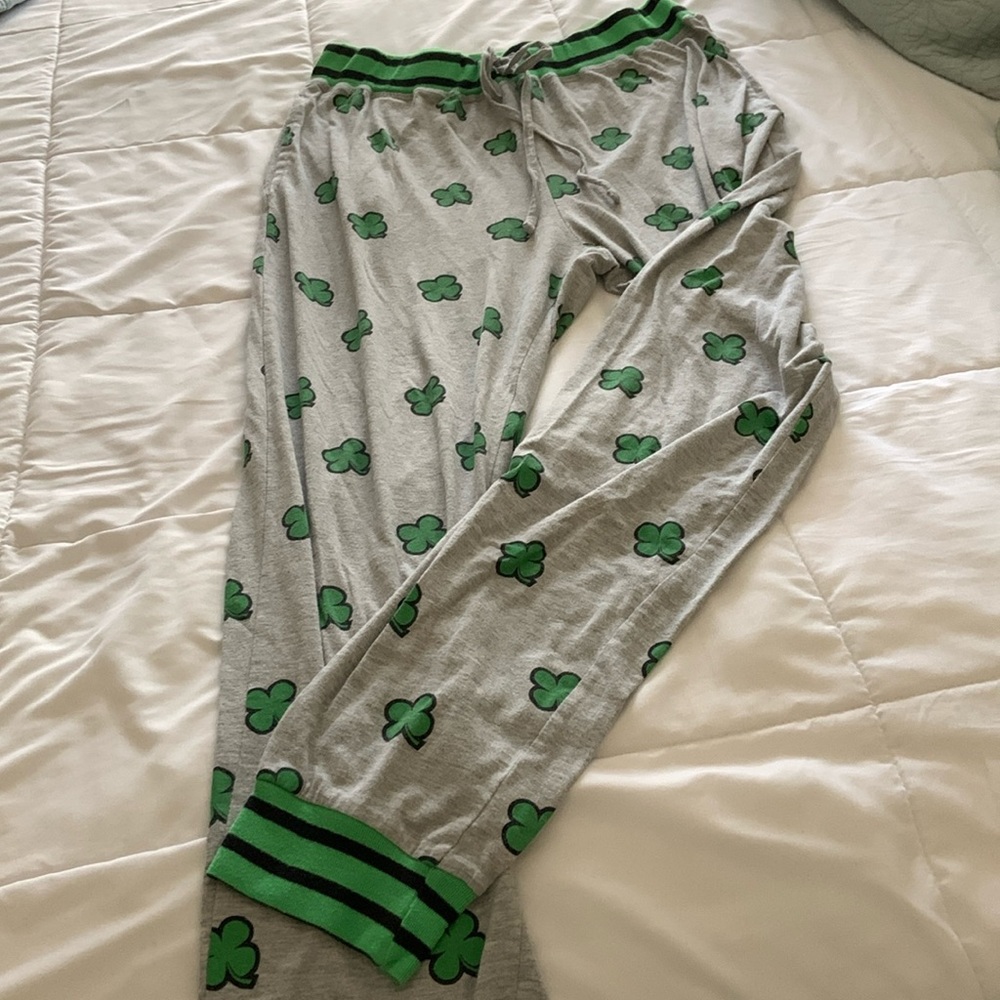MAD Engine clover sleep pants. Mens medium